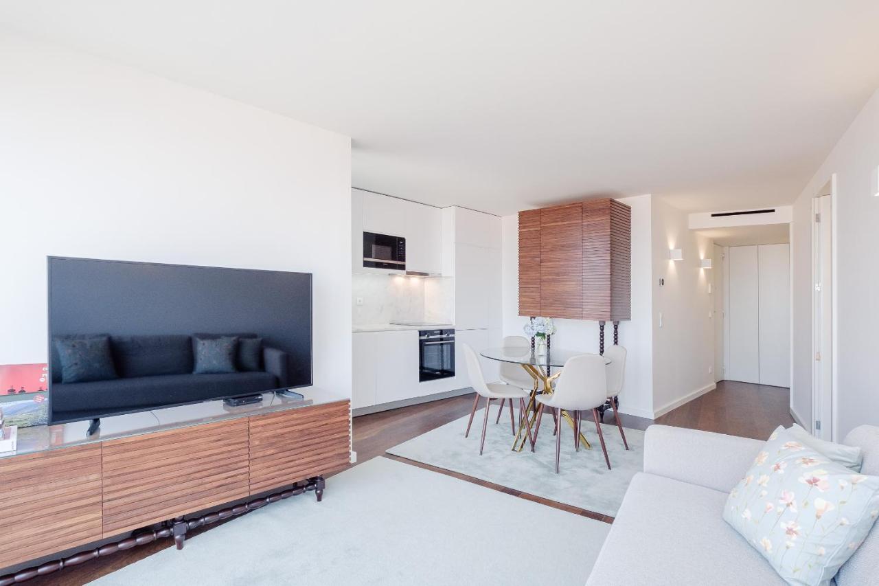 Boutique Rentals- Bliss By The Sea Apt- Ocean Views In Foz Beach Porto Bagian luar foto